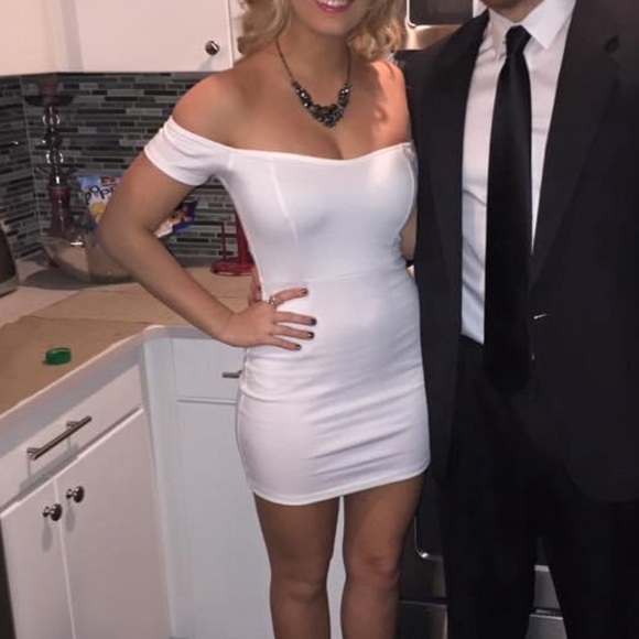 Tobi White Off-the-Shoulder Bodycon Mini Dress Size Medium - Picture 2 of 16